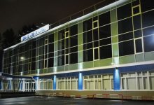 Фото - Фасад дворца спорта на Десятинной в Великом Новгороде подсветили
